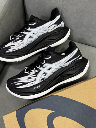 Asics Superblast 3 Negra Blanca