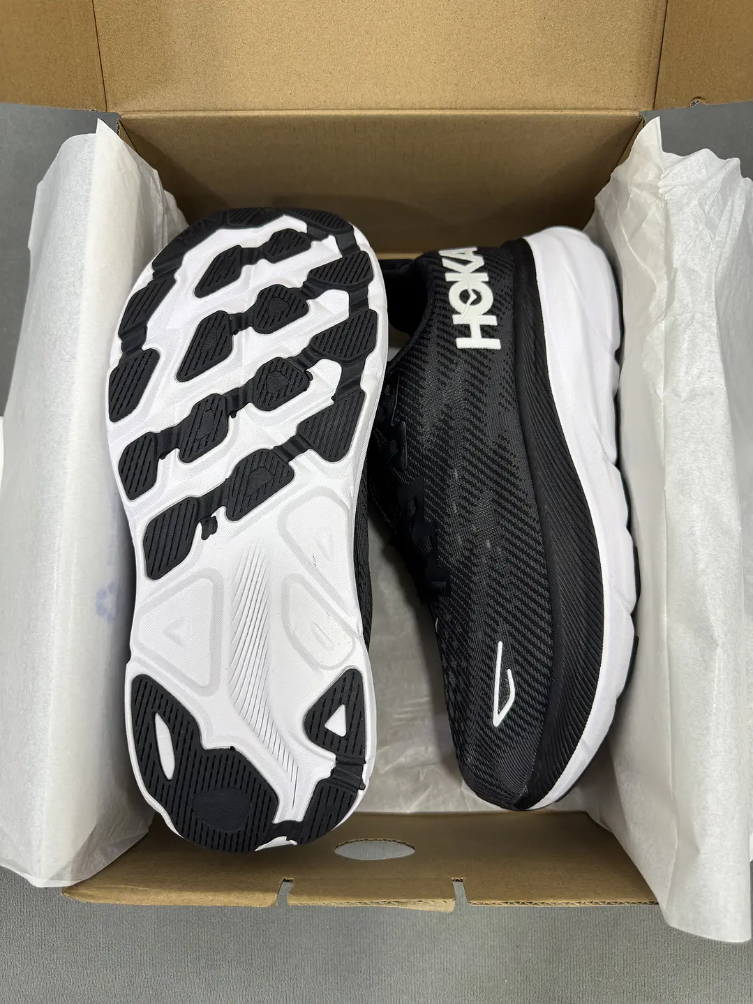 Hoka Clifton 9 Black  2