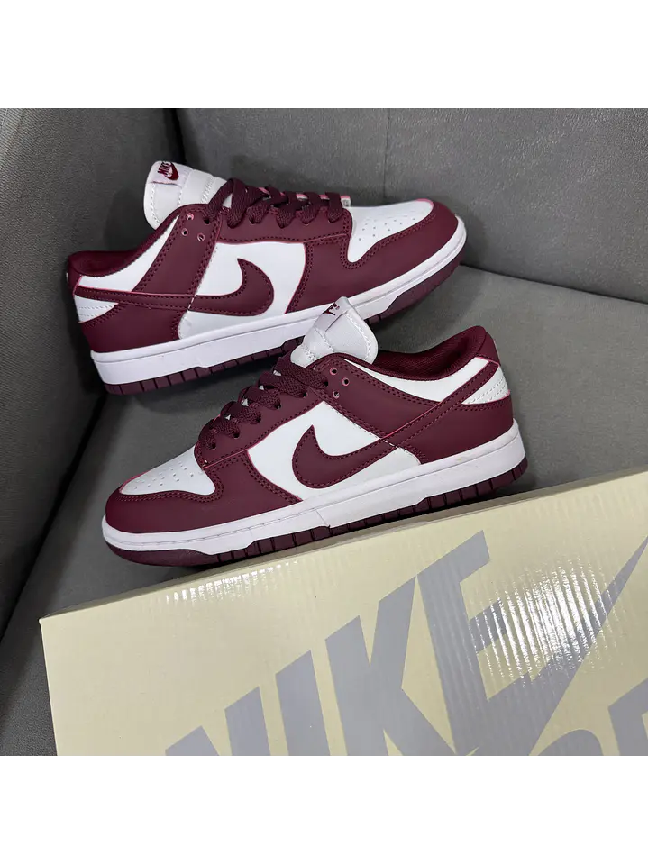 Nike Sb Dunk Low Burdeos 1