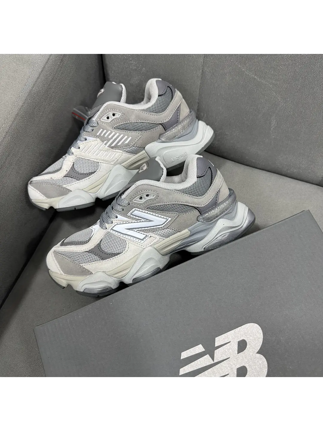 New Balance 9060 Gris Claro  1