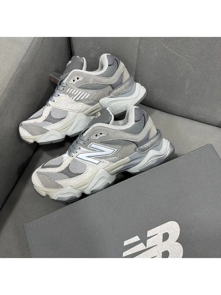 New Balance 9060 Gris Claro  1
