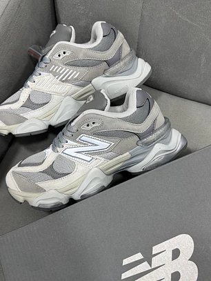 New Balance 9060 Gris Claro 