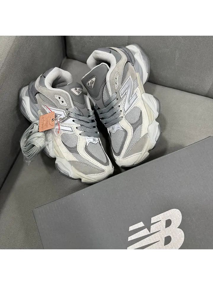New Balance 9060 Gris Claro  4