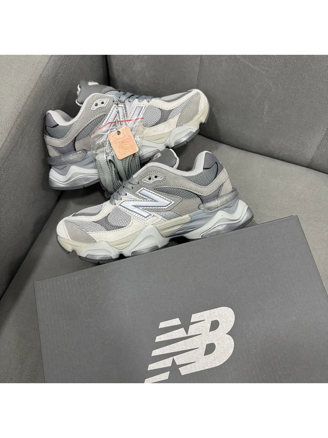 New Balance 9060 Gris Claro  2