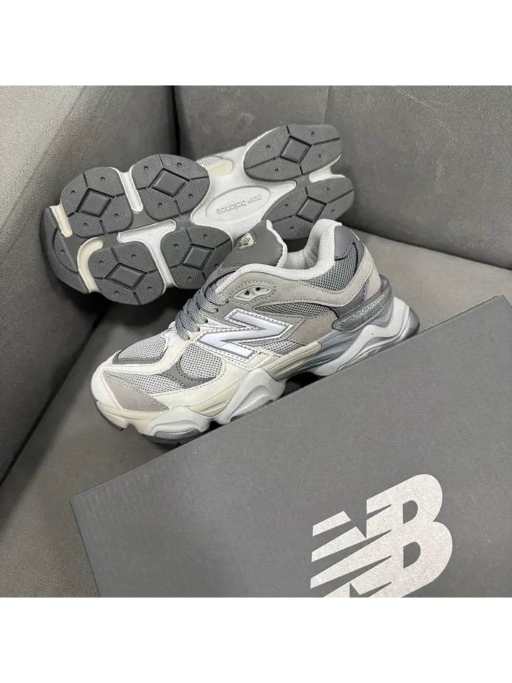 New Balance 9060 Gris Claro  3