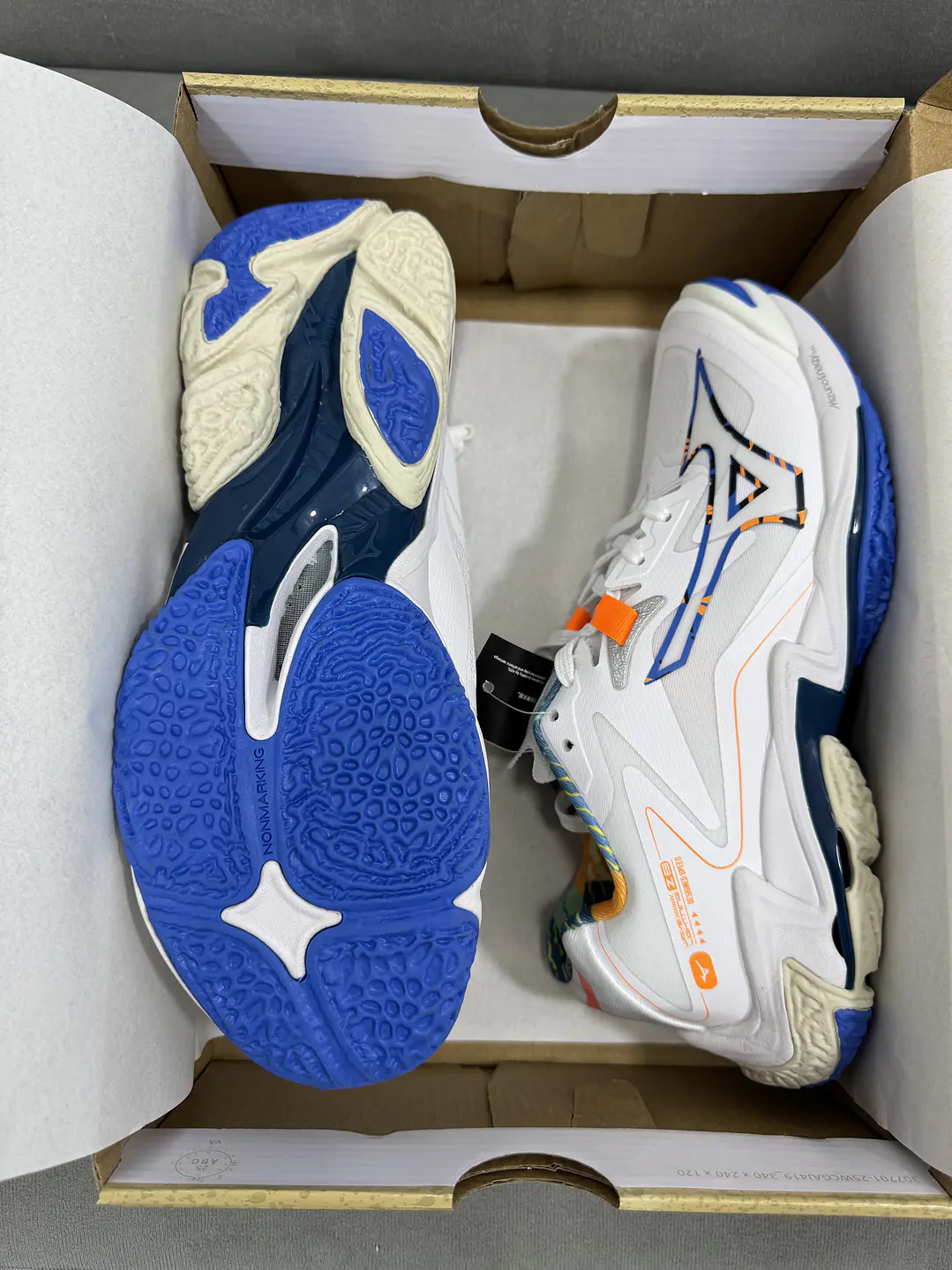 Mizuno Wave Lightning Z8 Low White  3