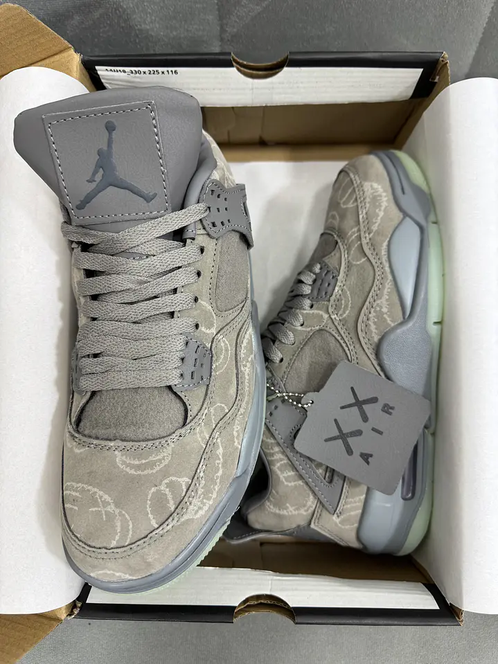 Jordan Retro 4 Kaws Gris  3