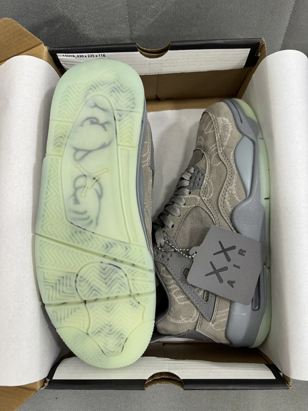 Jordan Retro 4 Kaws Gris  2