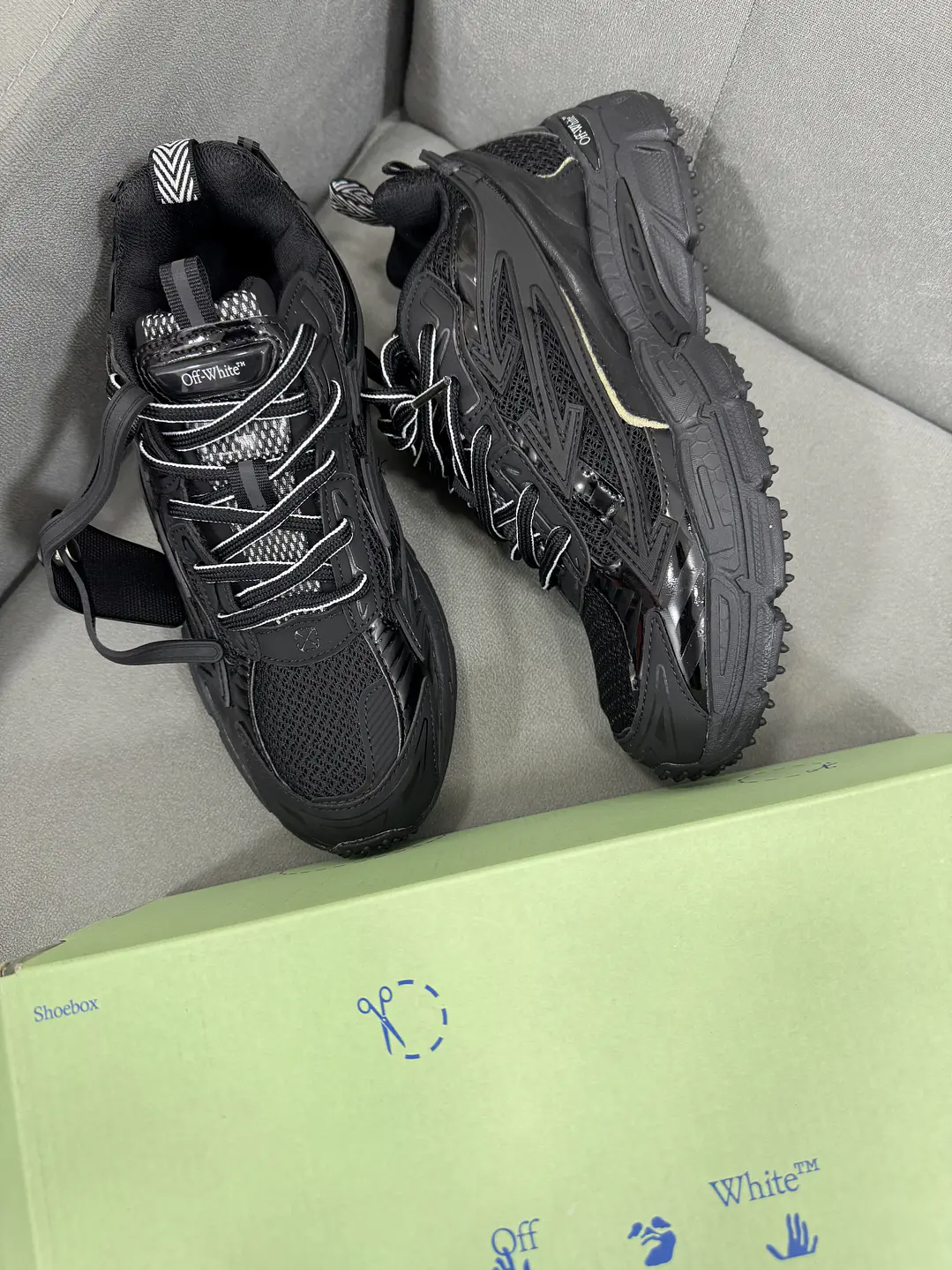 Off White Be Right Back Black  4