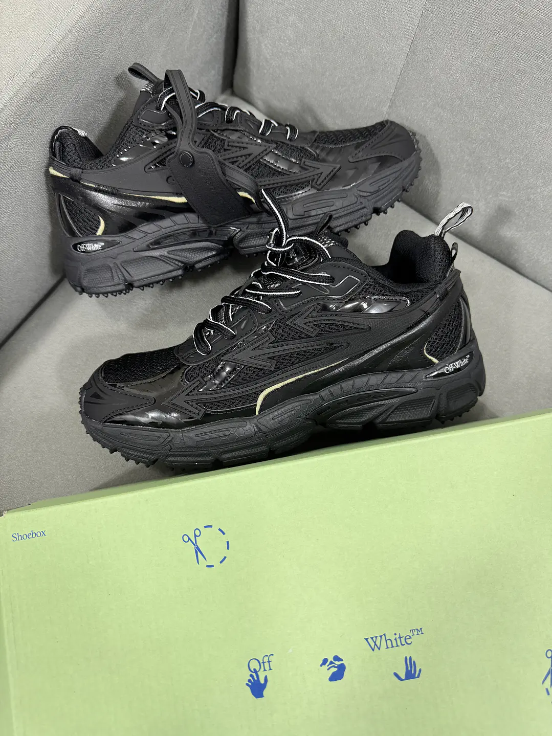 Off White Be Right Back Black  1