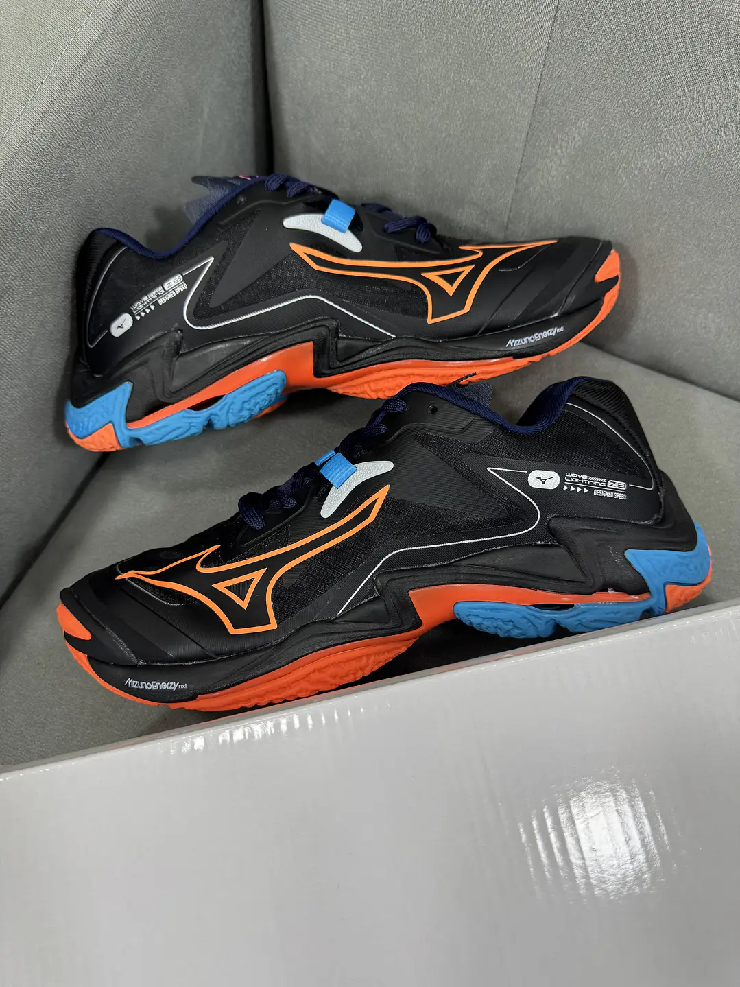 Mizuno Wave Z8 Low Black  3