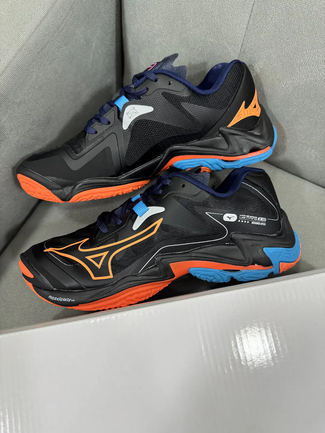 Mizuno Wave Z8 Low Black  1