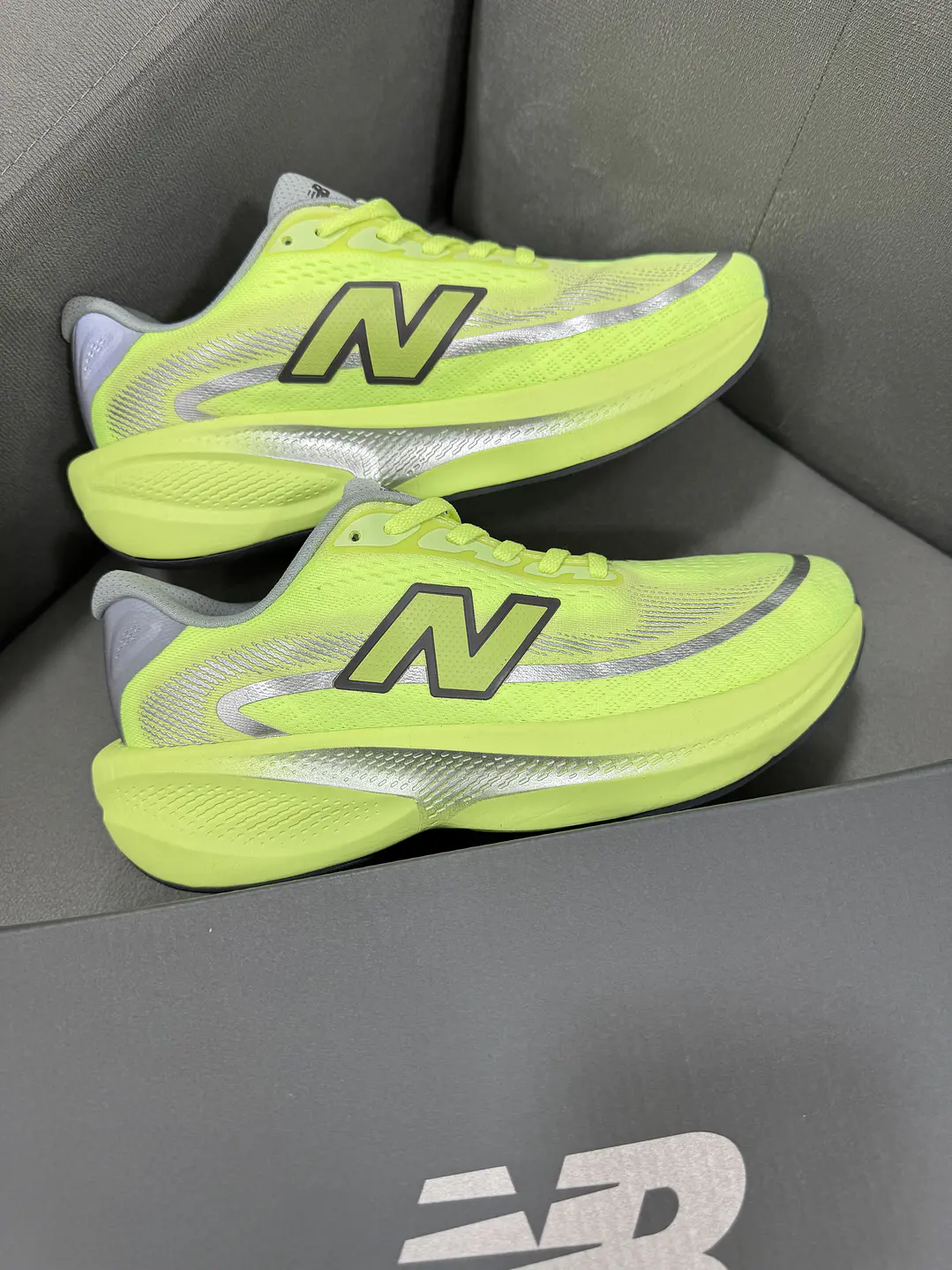 New Balance Ellipse V1 Neón  3