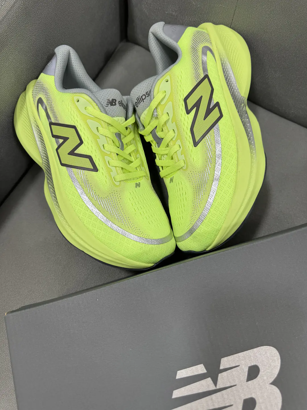 New Balance Ellipse V1 Neón  4