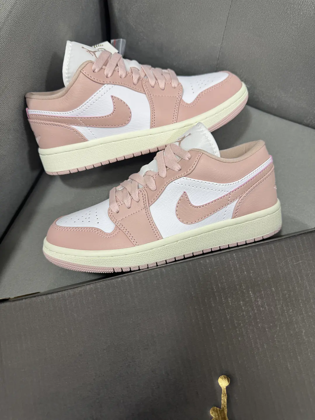Jordan Retro 1 Low Pink  1