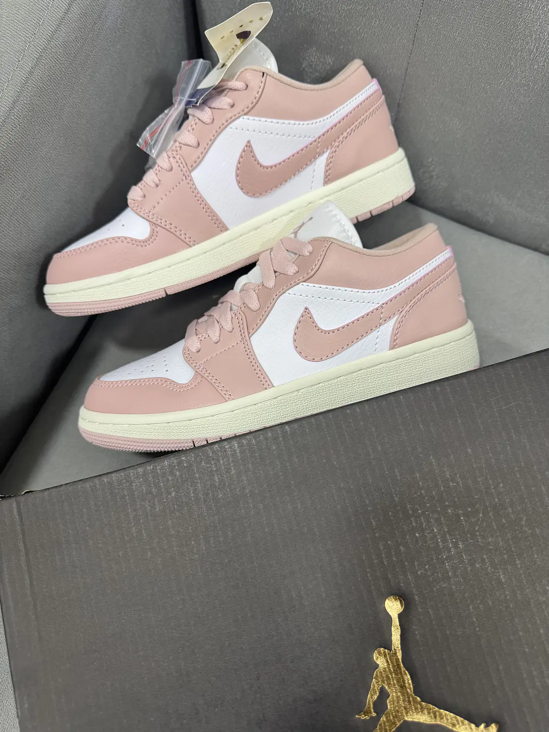 Jordan Retro 1 Low Pink  2