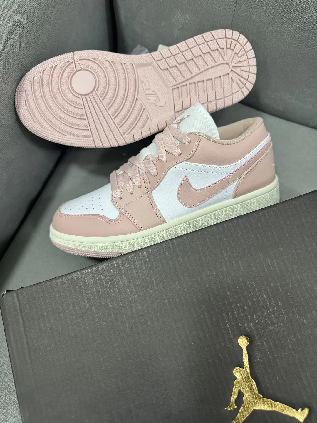 Jordan Retro 1 Low Pink  3