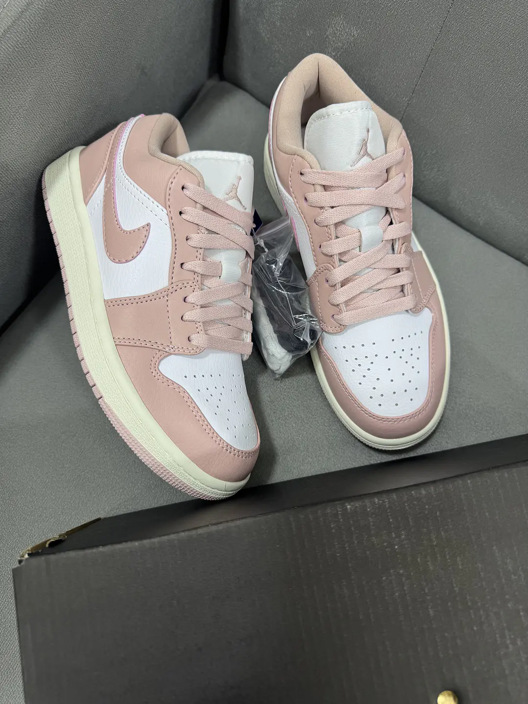 Jordan Retro 1 Low Pink  4