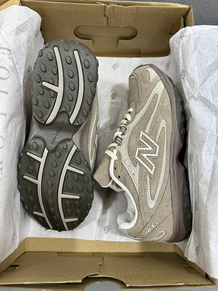 New Balance 204L Café  3