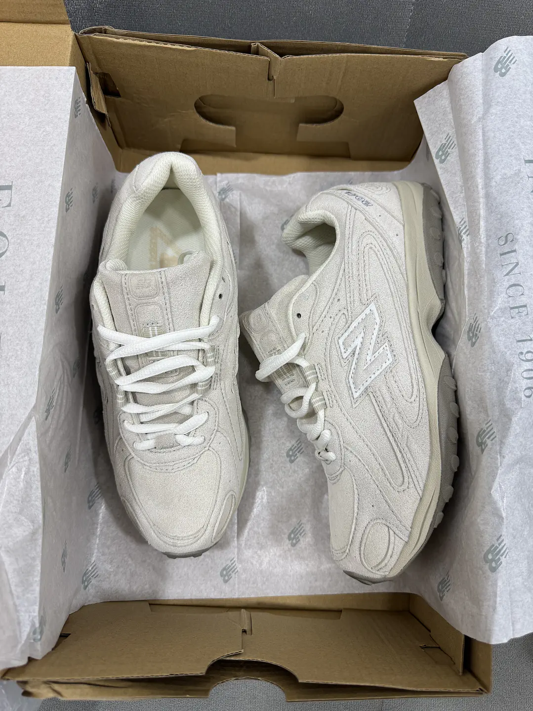 New Balance 204L Crema  2