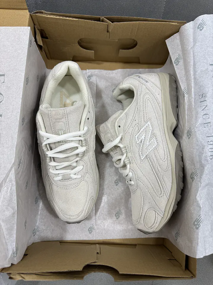 New Balance 204L Crema  2