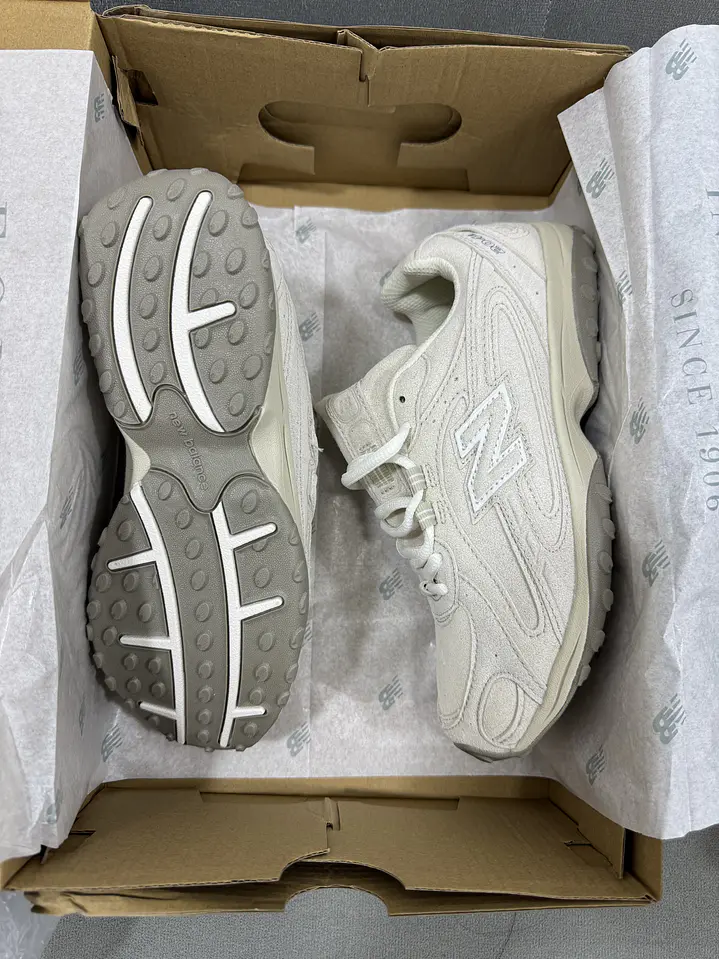 New Balance 204L Crema  3