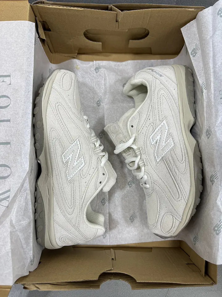 New Balance 204L Crema  1