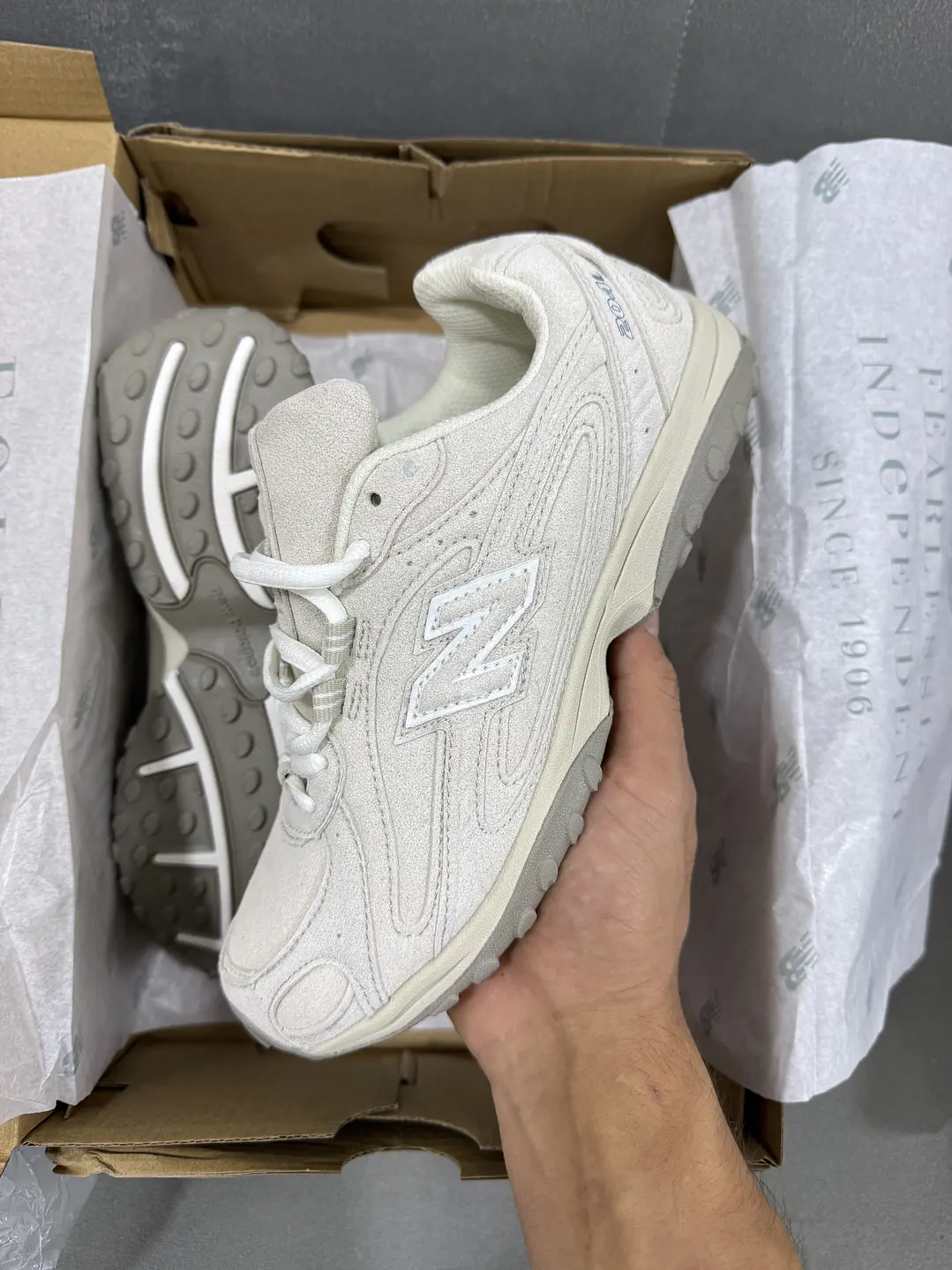 New Balance 204L Crema  4