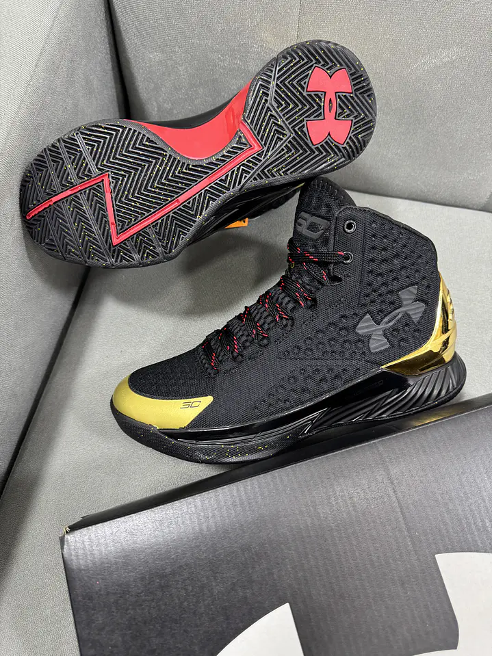 Under Armour Curry 1 Negro Dorado  3