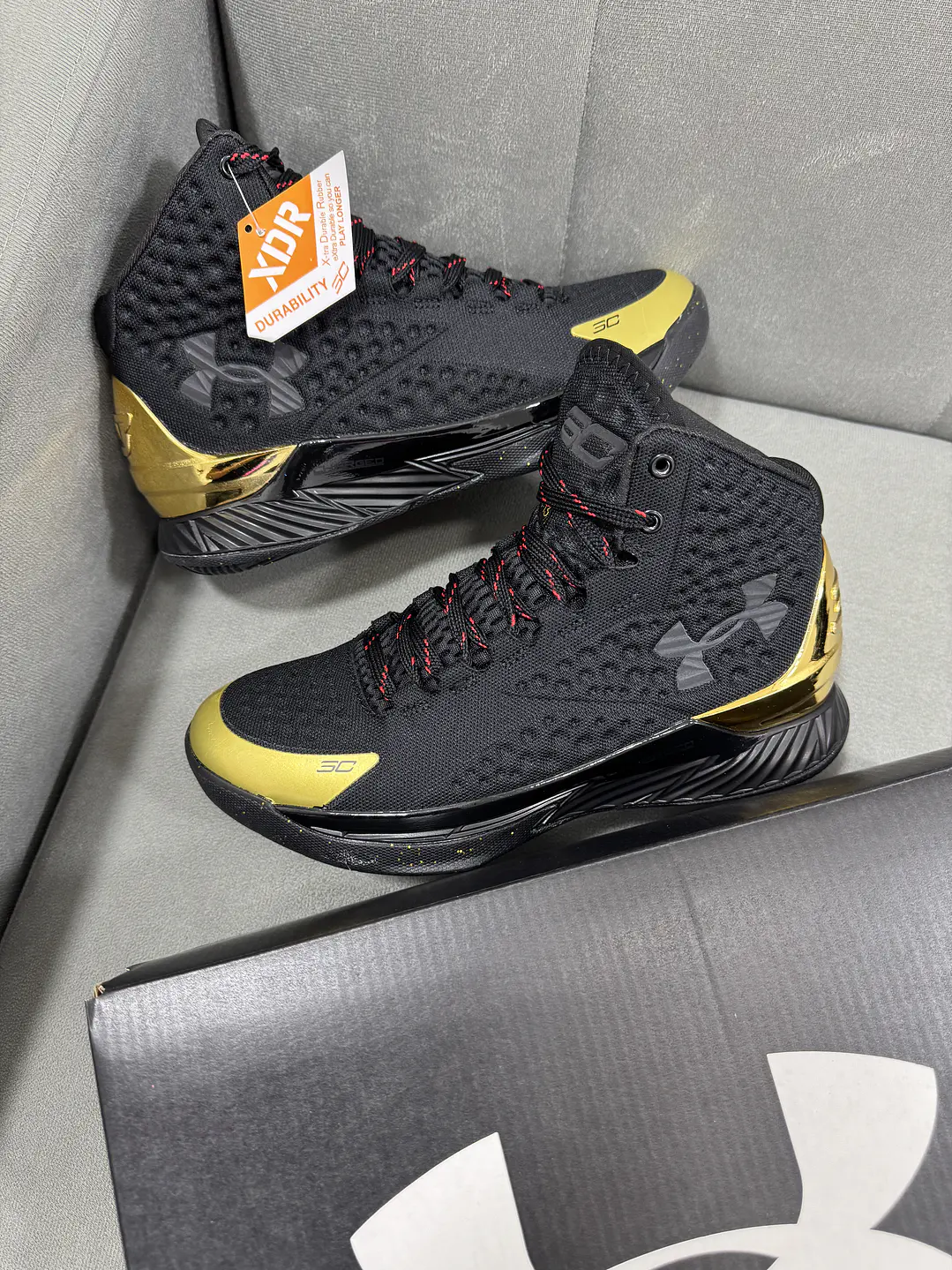 Under Armour Curry 1 Negro Dorado  1