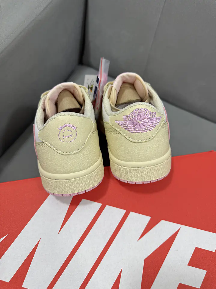 Jordan Retro 1 Low Travis Shy Pink 4