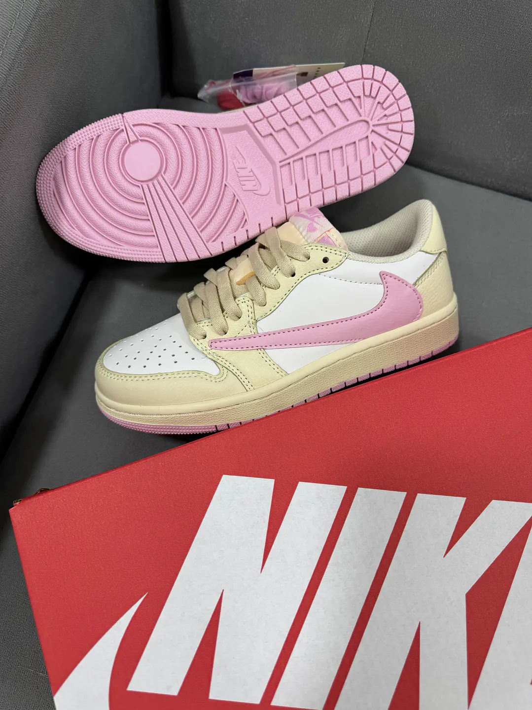 Jordan Retro 1 Low Travis Shy Pink 2