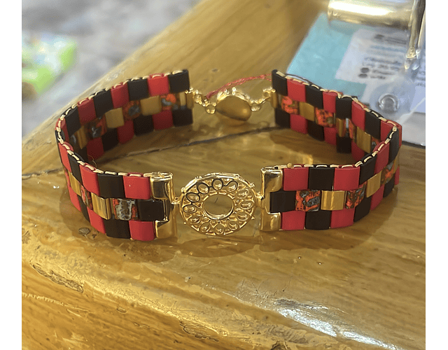 pulsera tila rojos, negro, dorado