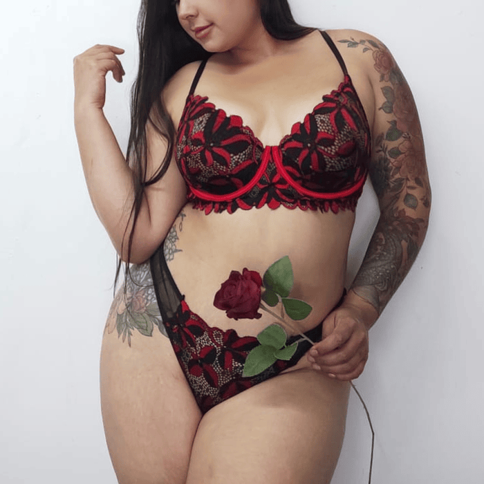 Conjunto bordado red black