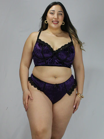 Conjunto terciopelo morado 