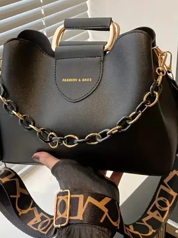 Cartera negra pasador plateado