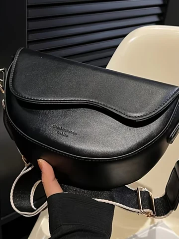 Cartera negra minimalista 