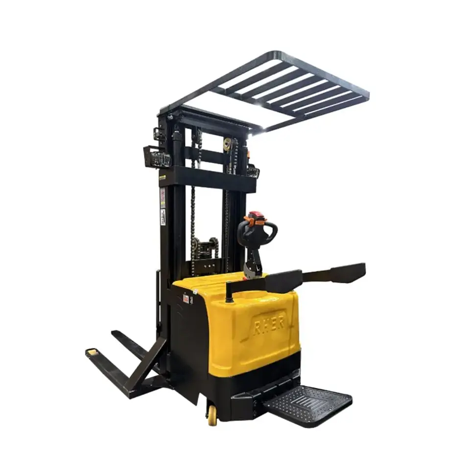 Apilador Full Eléctrico 1500 kg / 4.5m RHER 🇩🇪 – Hombre a Bordo (Mástil Triplex) 3