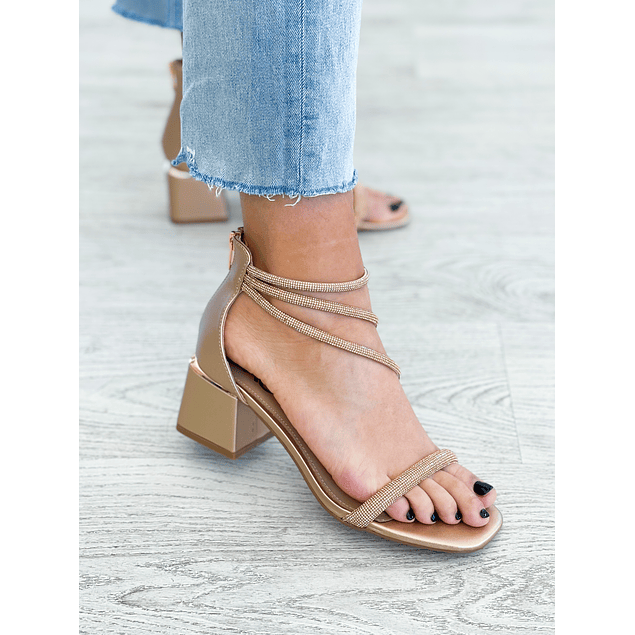 Izzy Sandal