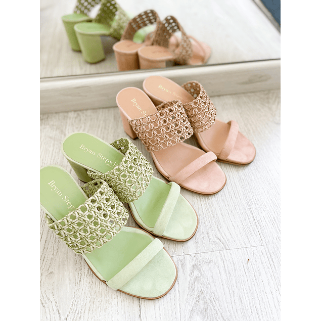 Nia Sandal