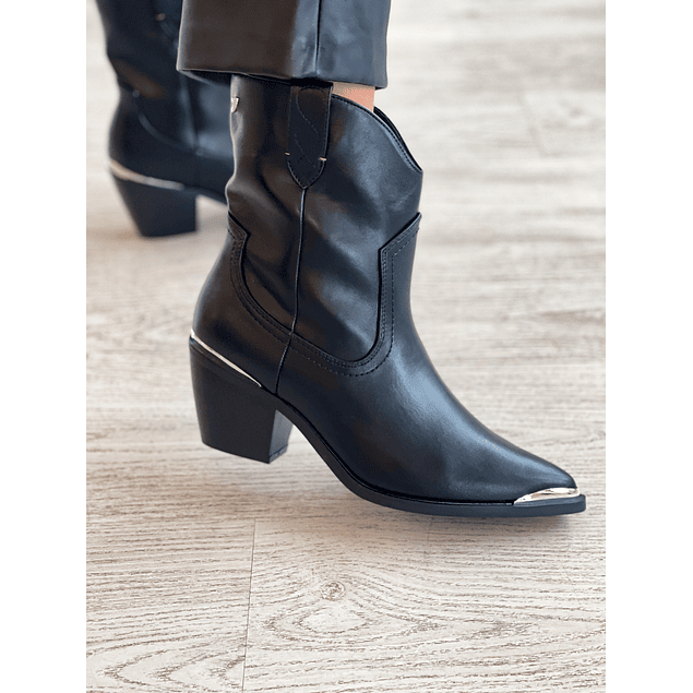 Roslyn Boot