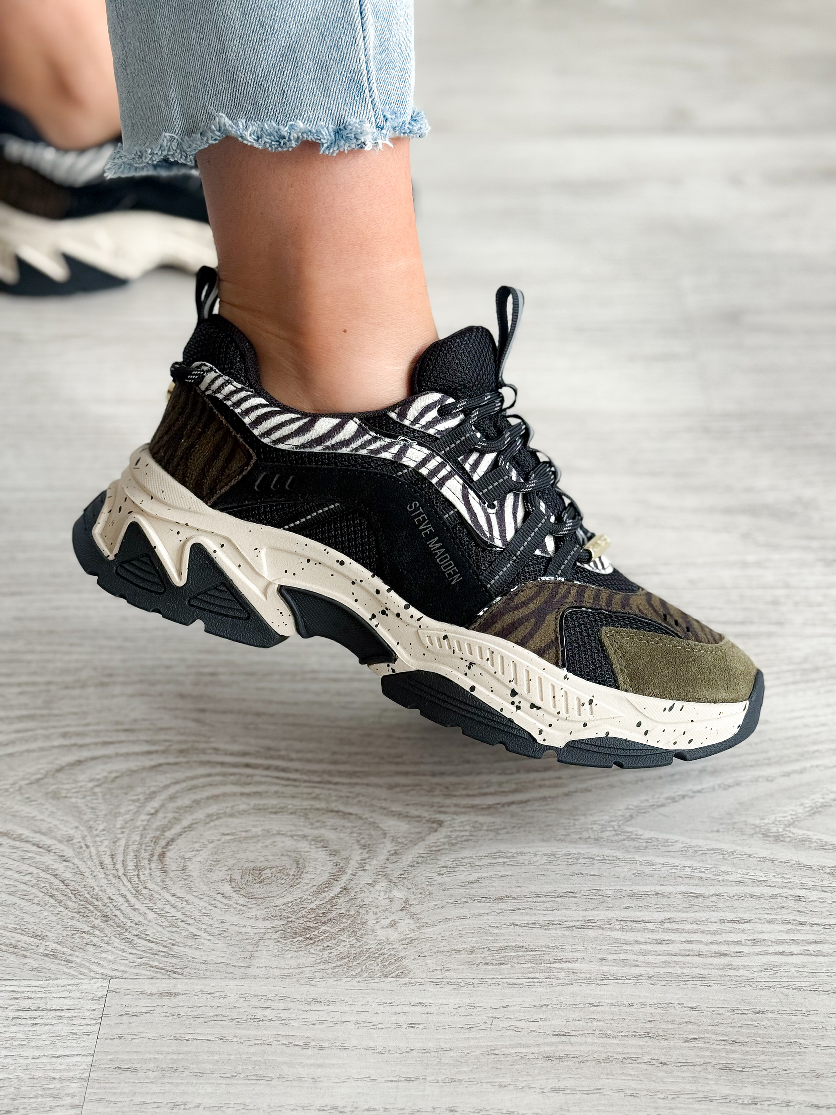 Animates-le Olive Zebra Sneaker 2