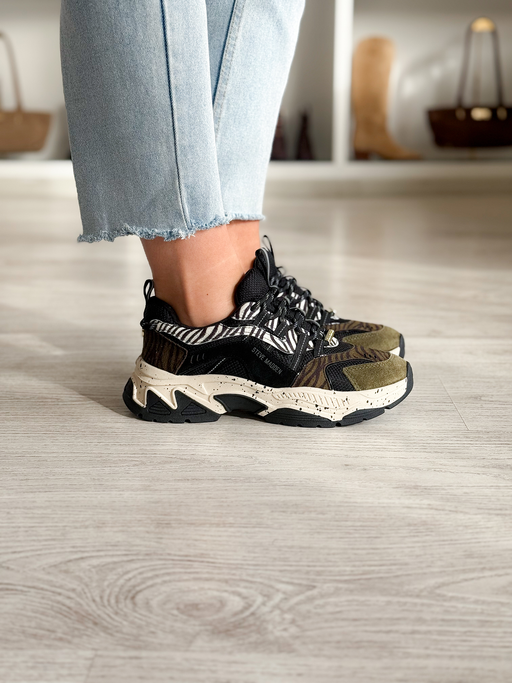 Animates-le Olive Zebra Sneaker 4