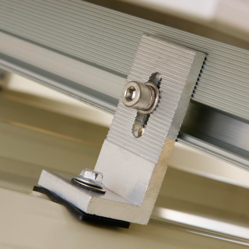 Soporte tipo L para anclaje de paneles solares (perforación 84mm, incluye goma y tornillo) (tuerca asimétrica)