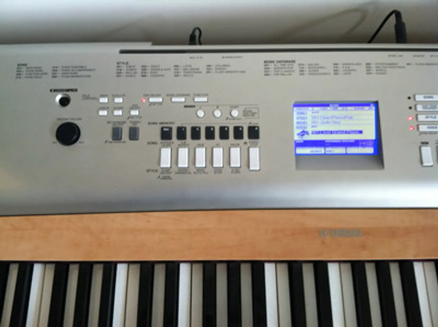 Piano de cola portátil Yamaha YPG-635 de 88 teclas contrapesadas -Semi nuevo 3