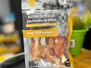 SNACK ALITAS DE POLLO CON HUESITOS DE CALCIO, 100 grs.