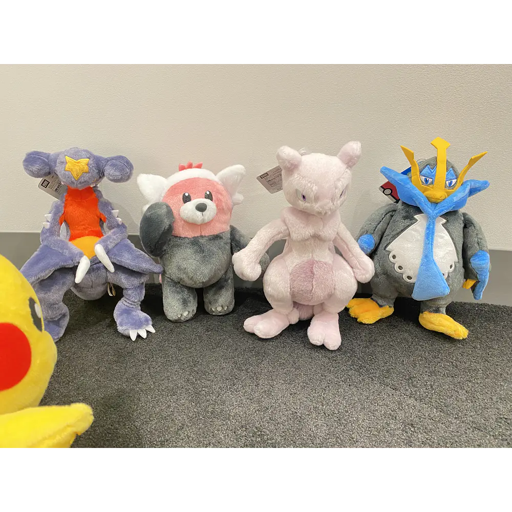 Peluche Fluffy · Mewtwo - Vista del producto