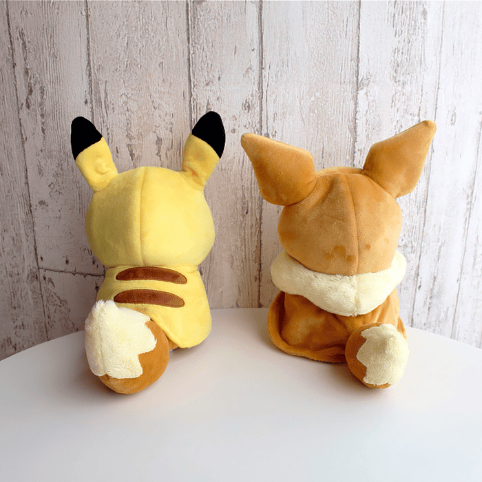 Peluche Eevee · Poncho Pikachu 5