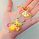 Llavero Doble · Pansear & Pikachu - Vista del producto