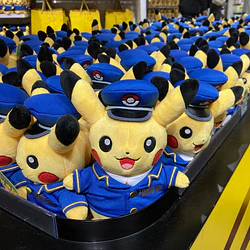 Peluche · Pikachu Jefe Estación - Vista del producto
